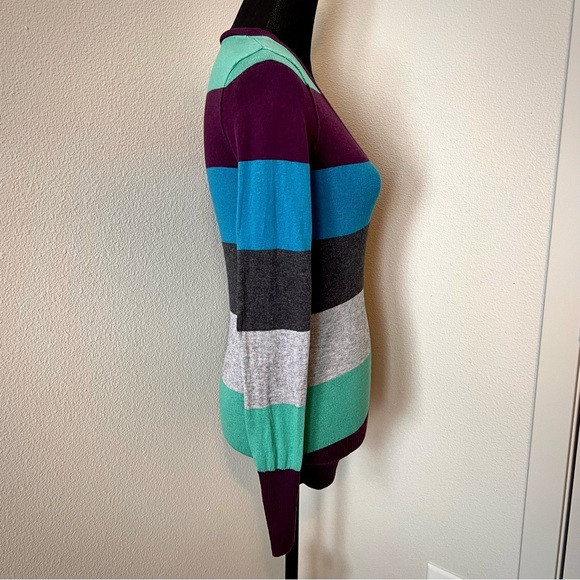 • Nollie Part Cashmere V-neck Striped Sweater • - Picture 5 of 7